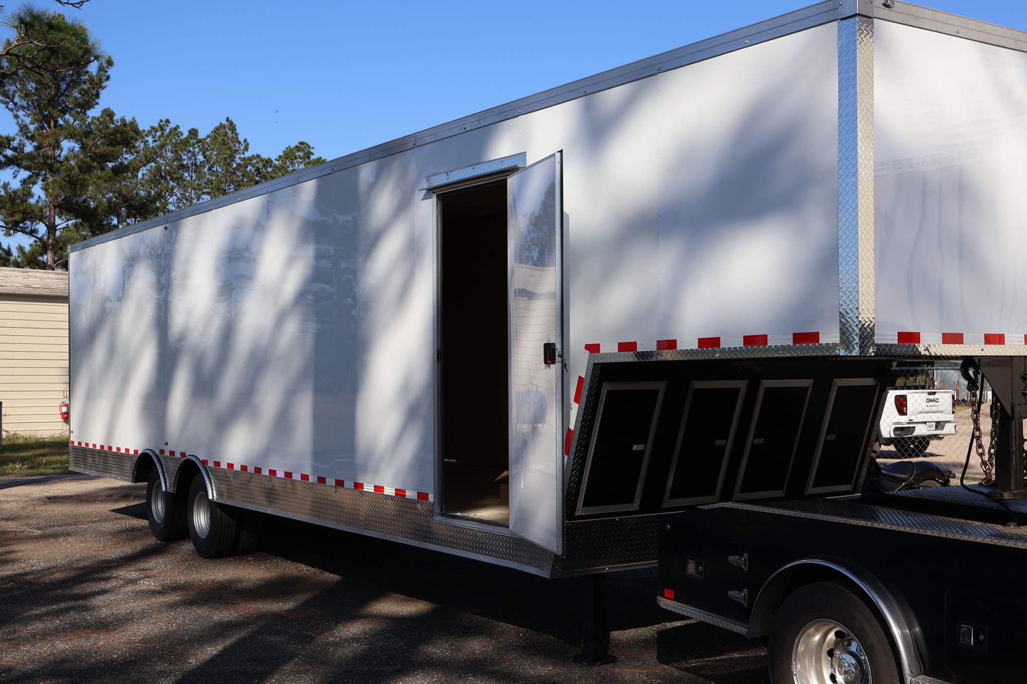 Gooseneck Side Quarter from the Completed Trailers gallery